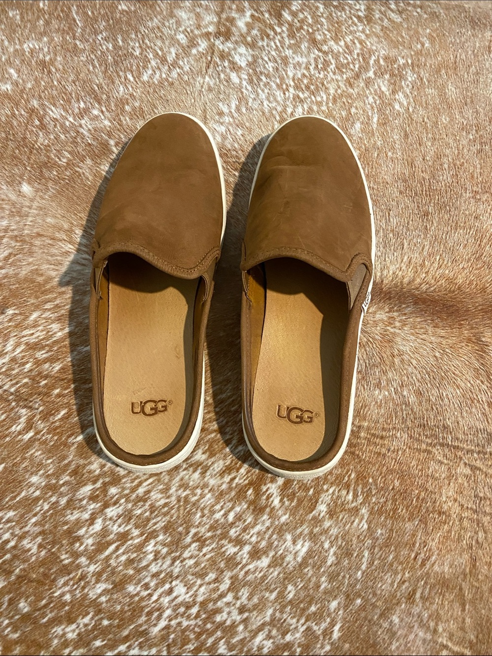 Ugg mules 7.5 - Picture 2 of 4